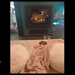 Chwilo Trwaj Dom Z Jacuzzi, Sauna I Kominkiem Z Widokiem Na Gory Pilsko Alpehytte *