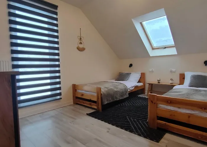 Chwilo Trwaj Dom Z Jacuzzi, Sauna I Kominkiem Z Widokiem Na Gory Pilsko בקתה